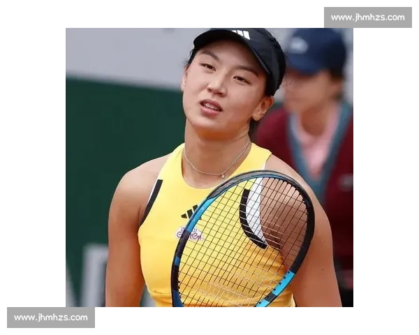 郑钦文三连胜横扫世界第一！王欣瑜草地爆发，中国德比悬念升级