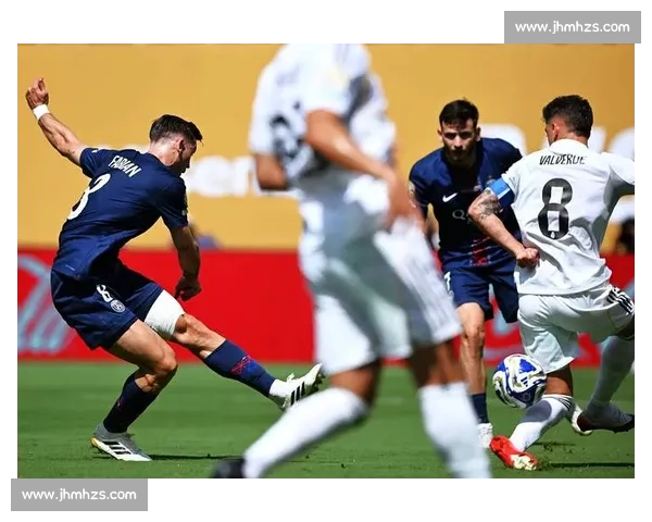 李明携子观战世俱杯:从单车少年到青训引路人的足球传承 李明携子观战世俱杯:从单车少年到青训引路人的足球传承