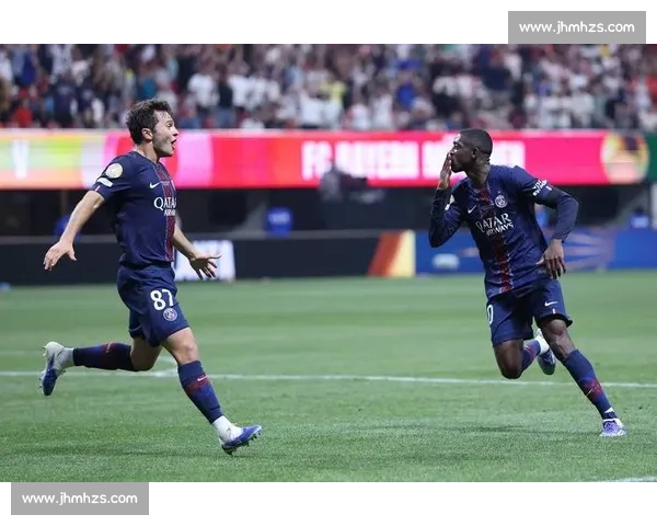 李明携子观战世俱杯：从单车少年到青训引路人的足球传承